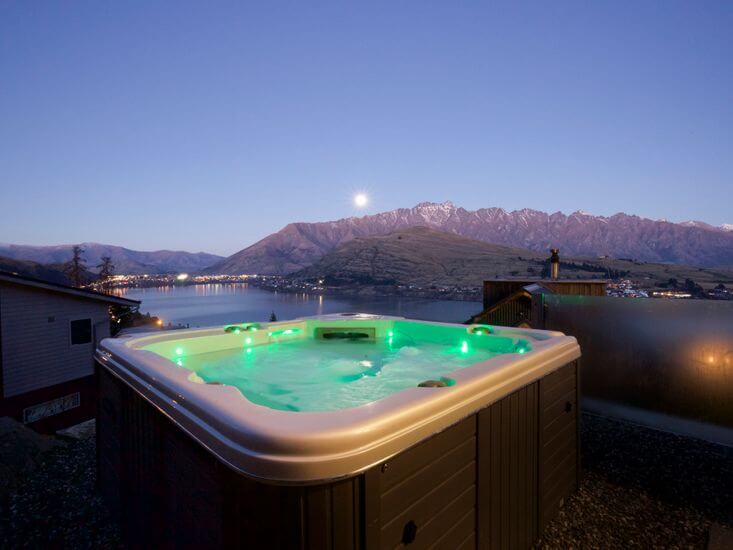 Hensman Haven - Queenstown Holiday Home With Spa