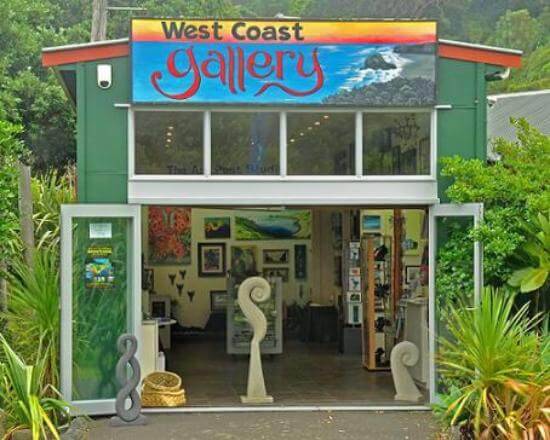 Check Out the Art at West Coast Gallery - Things to do to in Piha