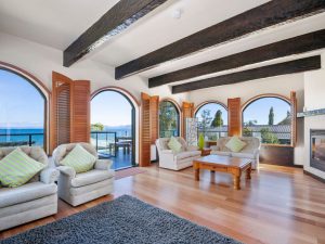 Lakefront Villa Taupo