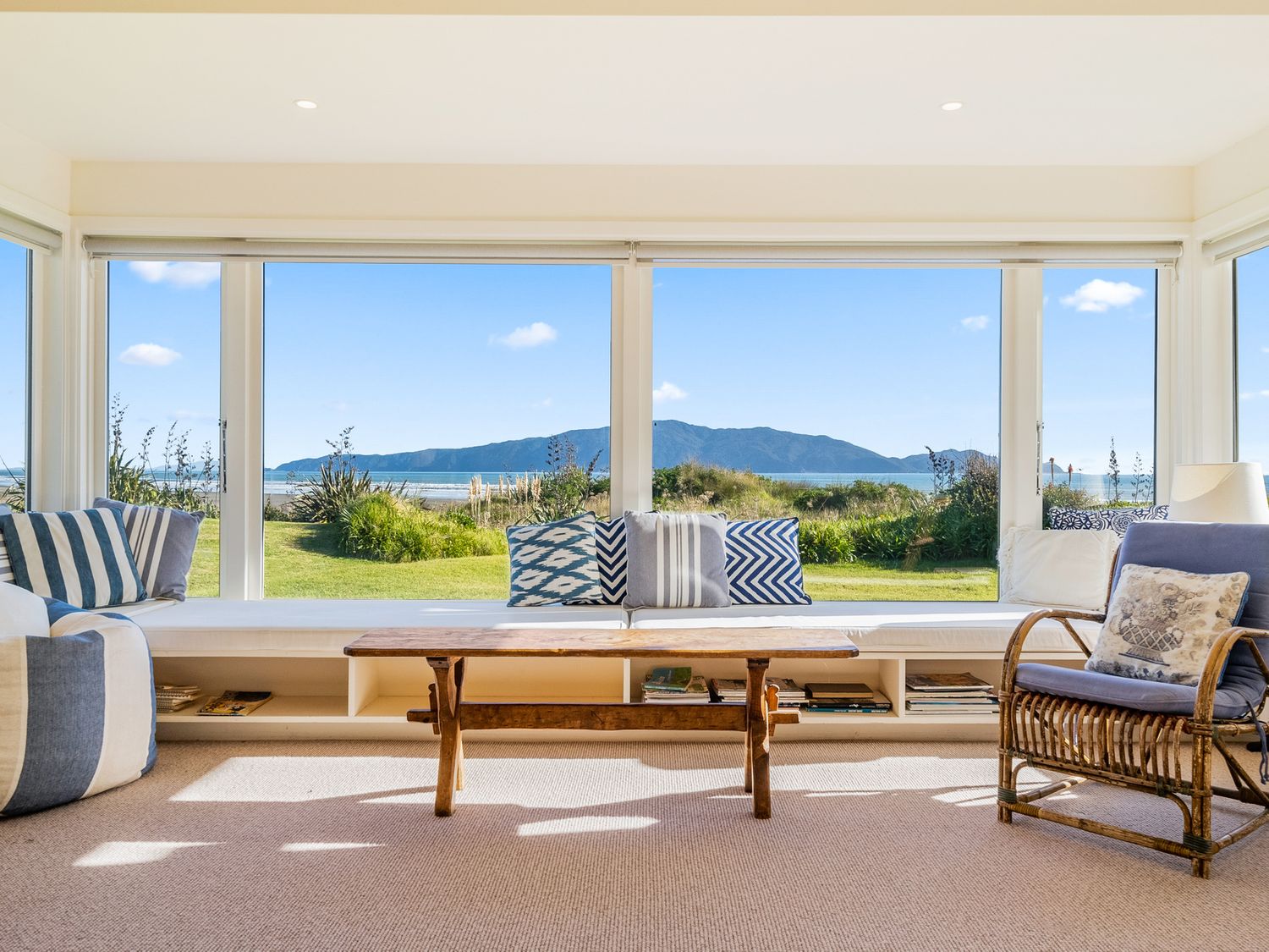 Kapiti Panorama – Waikanae Beach Holiday Home